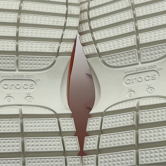 Disney Parks 2024 Lizzie McGuire Crocs Orange Mega Crush Sandals M8/W10 NWT - Picture 6 of 15